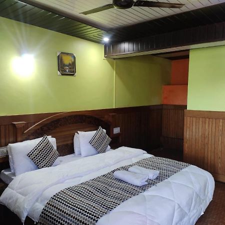 Hotel Deepraj, Kausani Exterior photo
