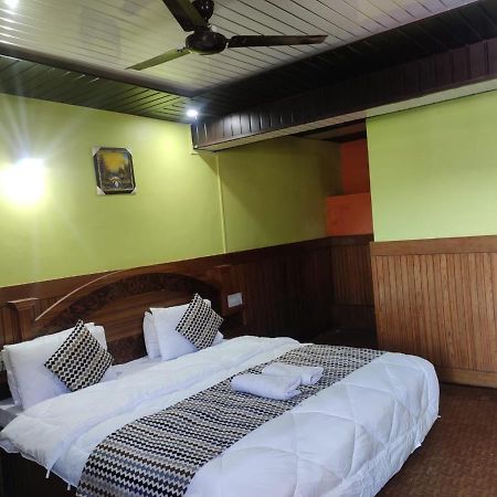 Hotel Deepraj, Kausani Exterior photo
