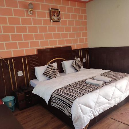 Hotel Deepraj, Kausani Exterior photo