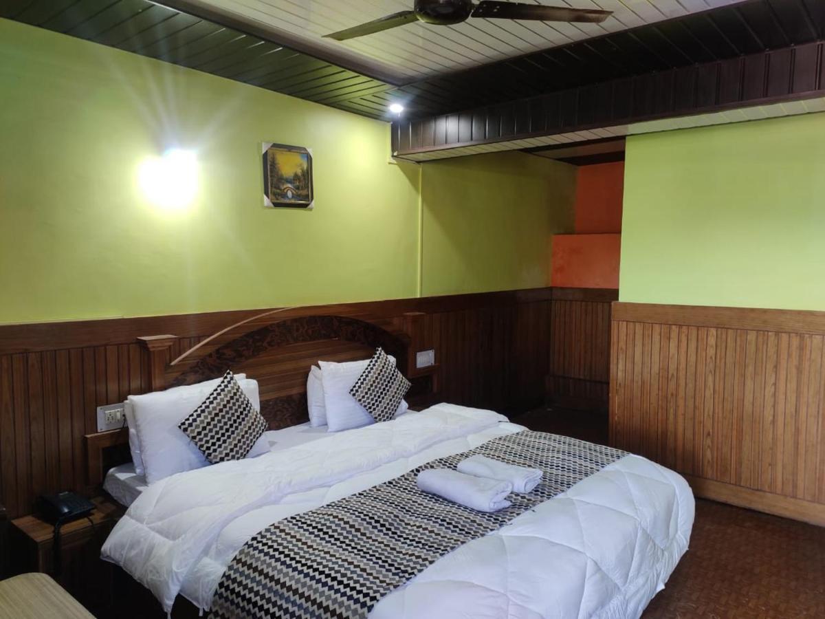 Hotel Deepraj, Kausani Exterior photo