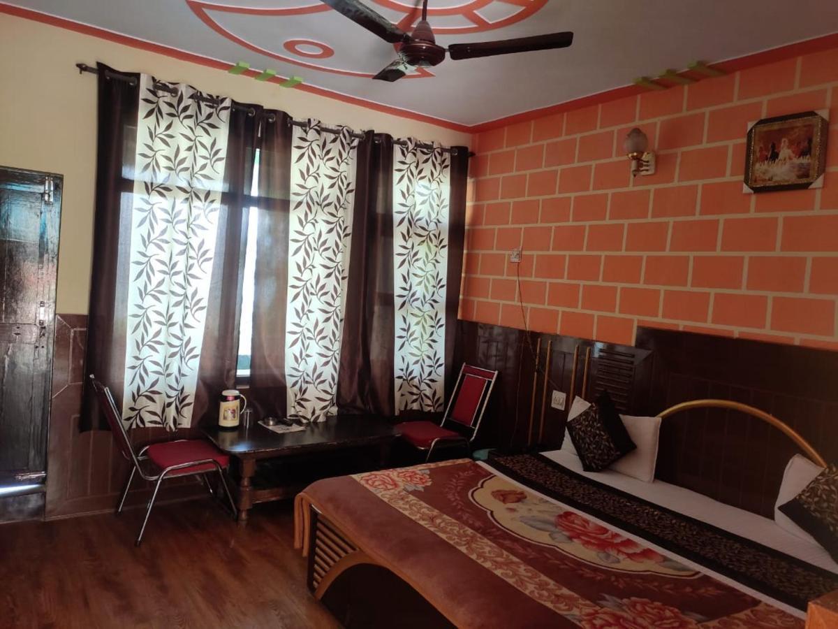 Hotel Deepraj, Kausani Exterior photo