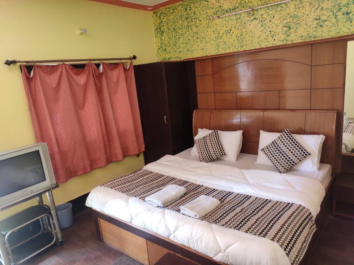 Hotel Deepraj, Kausani Exterior photo
