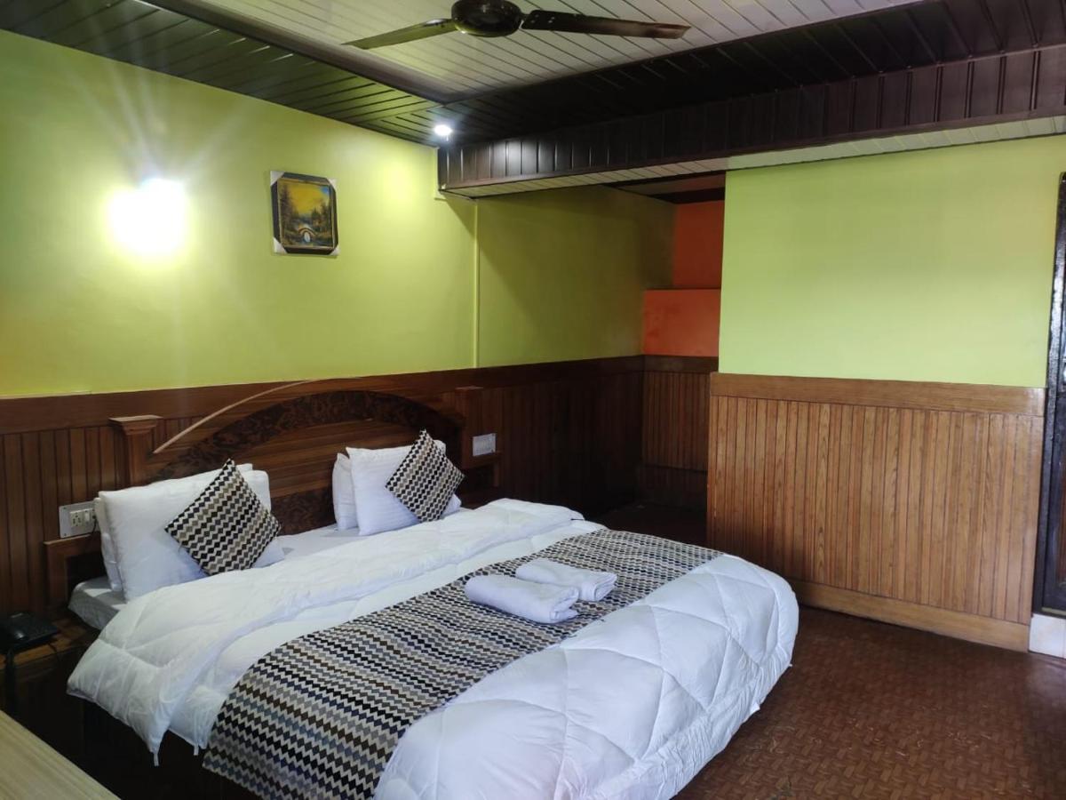 Hotel Deepraj, Kausani Exterior photo