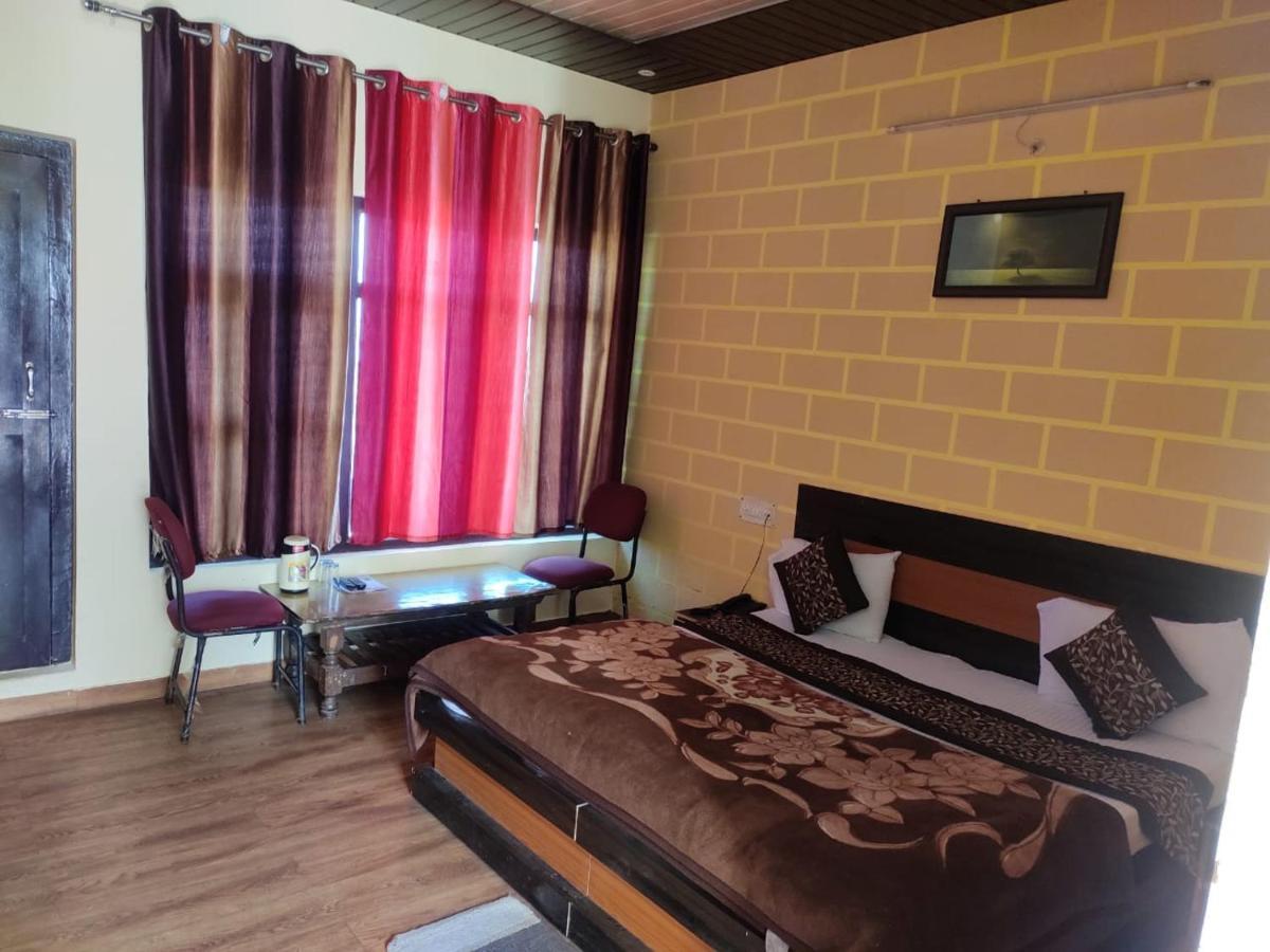 Hotel Deepraj, Kausani Exterior photo