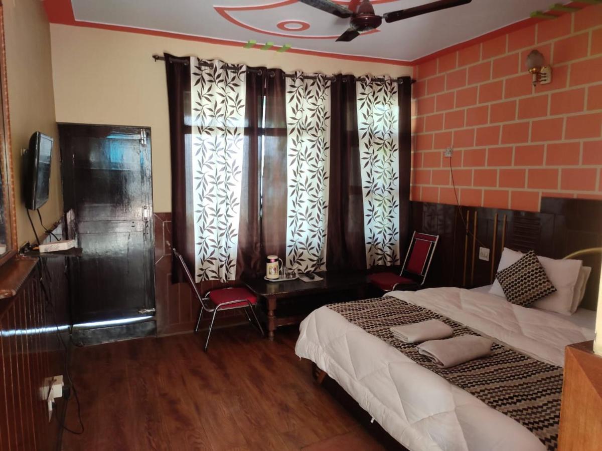 Hotel Deepraj, Kausani Exterior photo