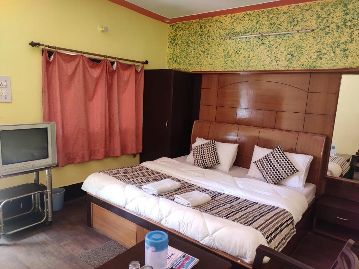 Hotel Deepraj, Kausani Exterior photo