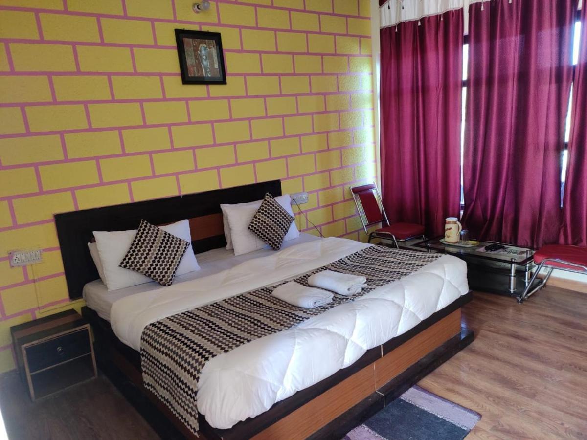 Hotel Deepraj, Kausani Exterior photo