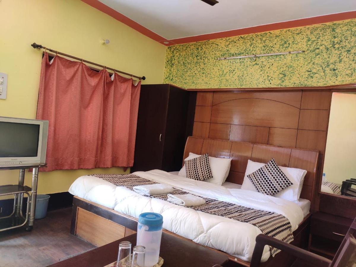 Hotel Deepraj, Kausani Exterior photo