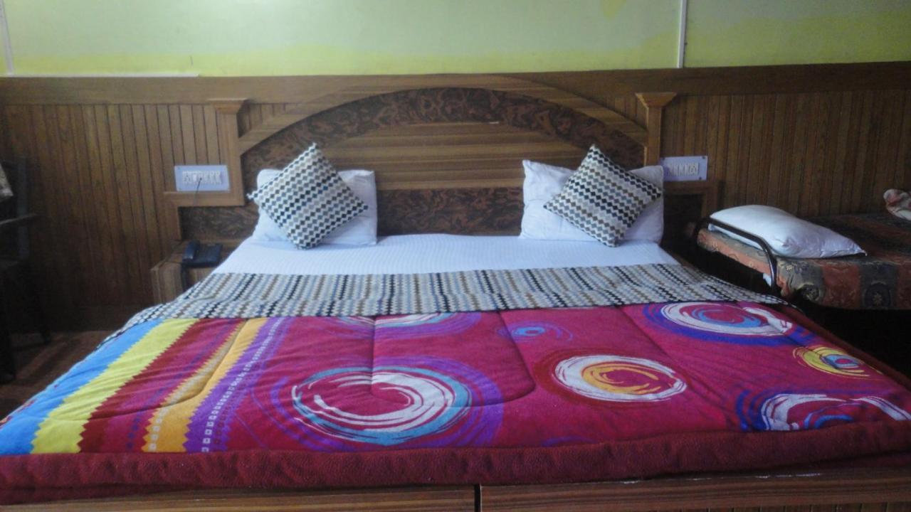 Hotel Deepraj, Kausani Exterior photo