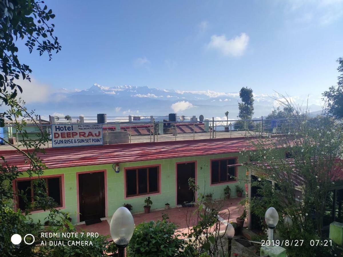 Hotel Deepraj, Kausani Exterior photo